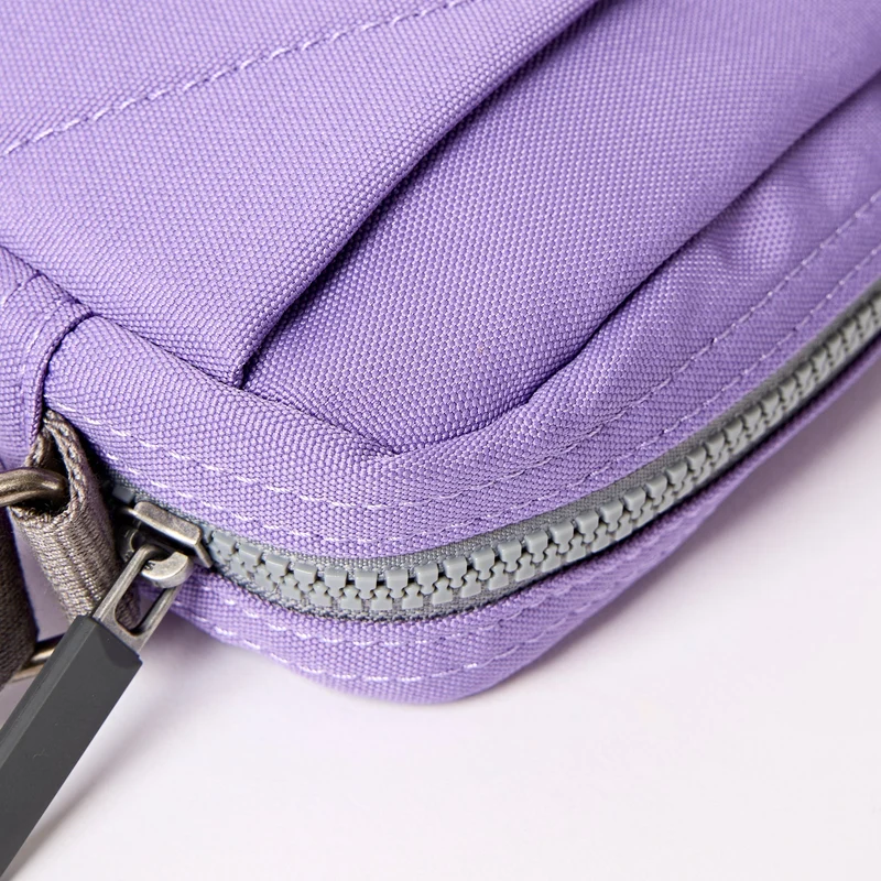 ROKA Bond Thistle Bloom Tasche aus recyceltem Canvas