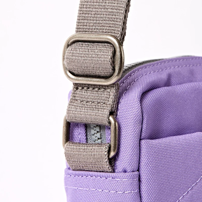 ROKA Bond Thistle Bloom Tasche aus recyceltem Canvas