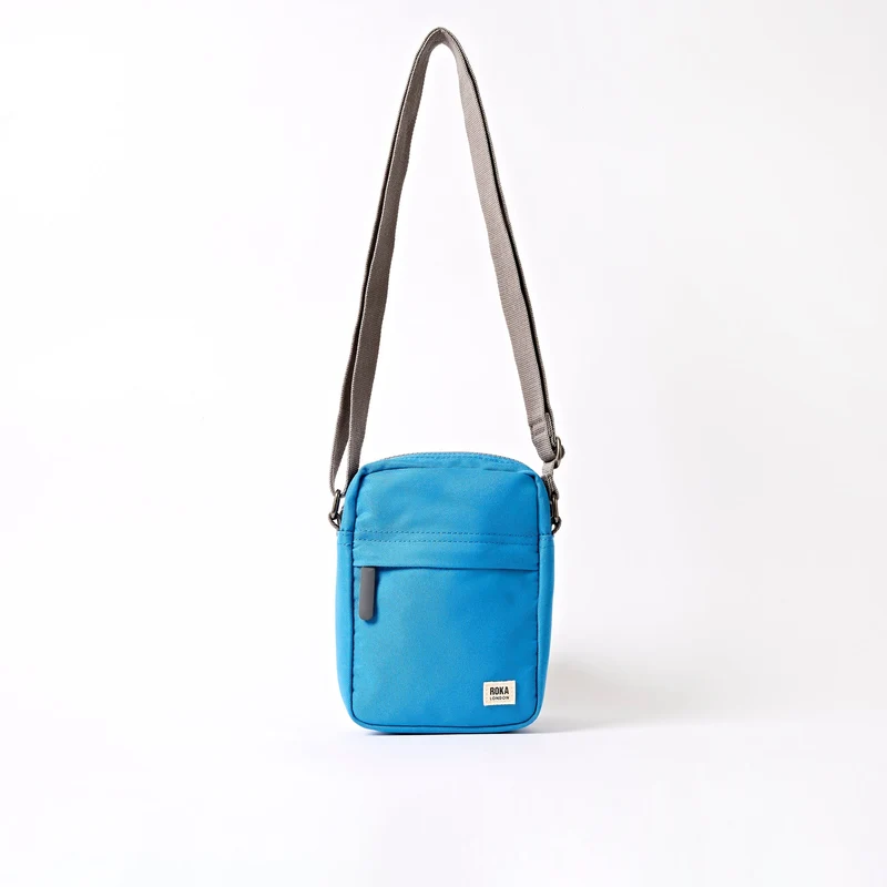ROKA Bond Malibu Blue Tasche aus recyceltem Canvas