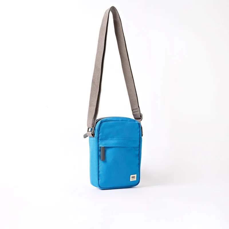 ROKA Bond Malibu Blue Tasche aus recyceltem Canvas