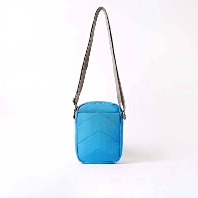 ROKA Bond Malibu Blue Tasche aus recyceltem Canvas