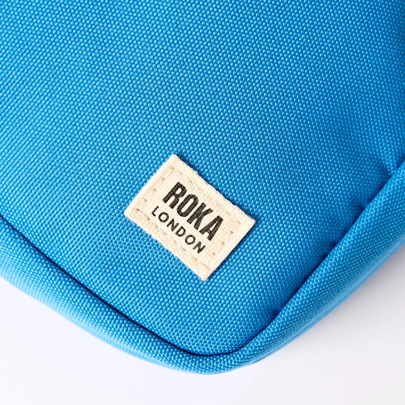 ROKA Bond Malibu Blue Tasche aus recyceltem Canvas
