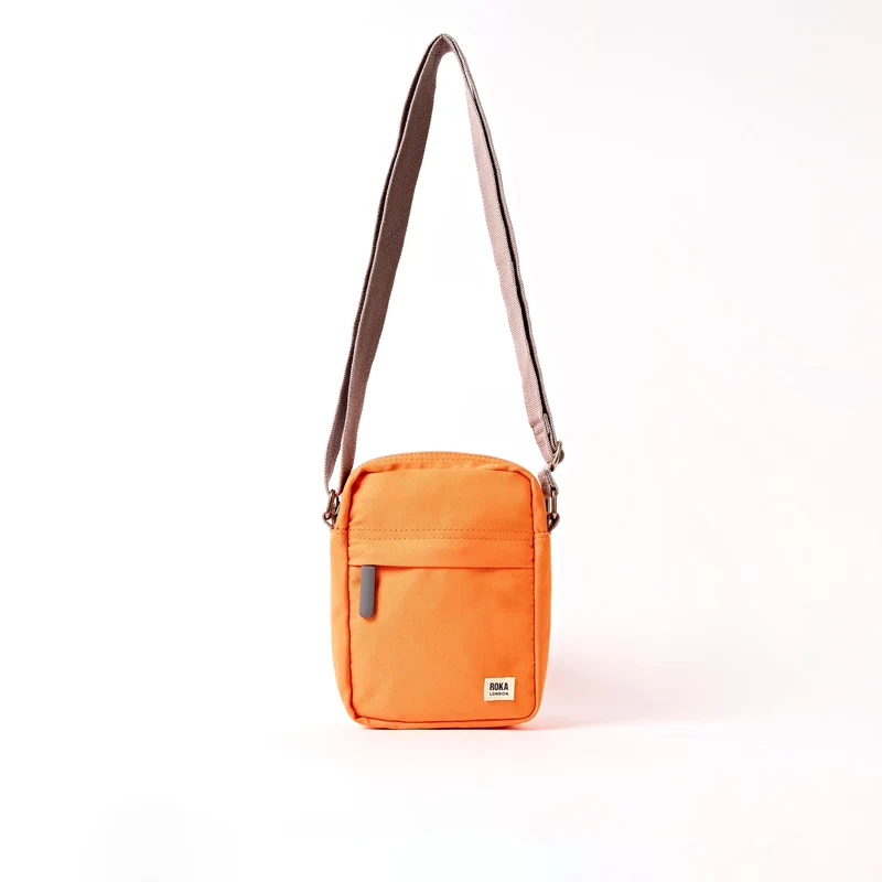 ROKA Bond Jaffa Orange Tasche aus recyceltem Canvas