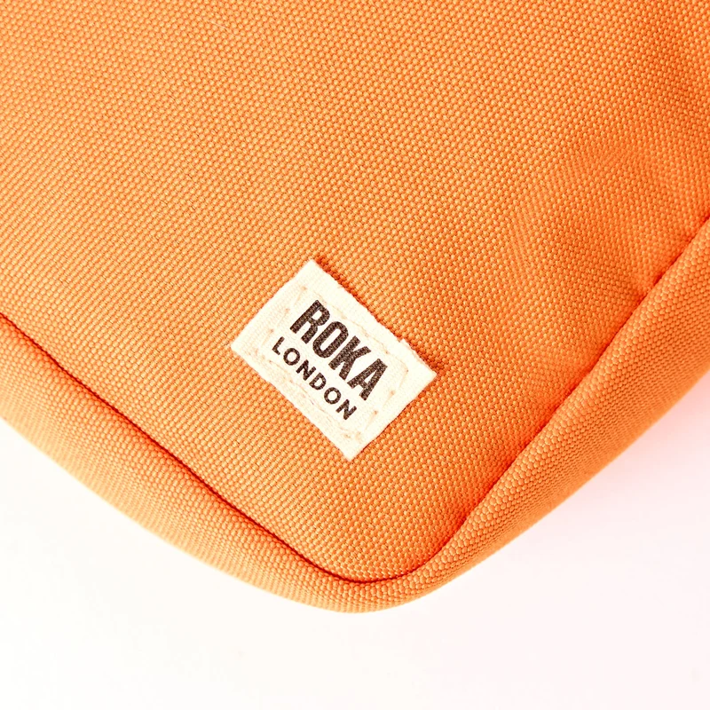 ROKA Bond Jaffa Orange Tasche aus recyceltem Canvas