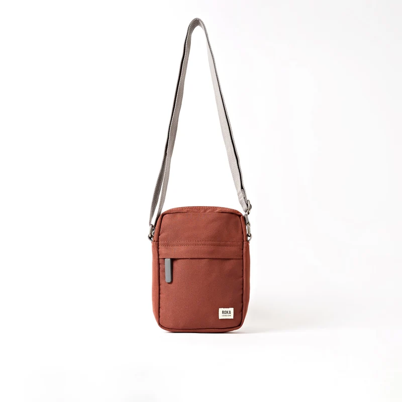 ROKA Bond Henna-Tasche aus recyceltem Canvas