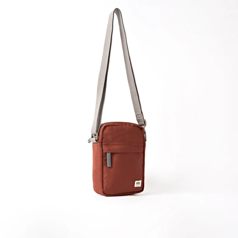 ROKA Bond Henna-Tasche aus recyceltem Canvas