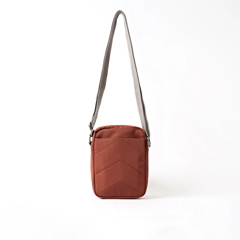 ROKA Bond Henna-Tasche aus recyceltem Canvas