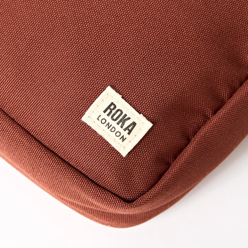 ROKA Bond Henna-Tasche aus recyceltem Canvas