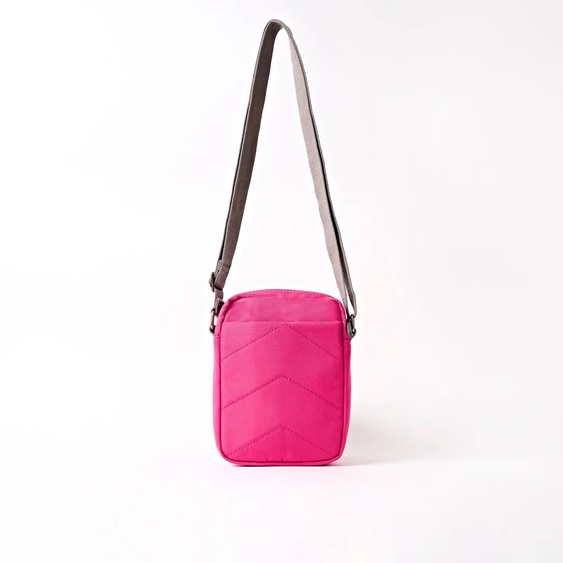 ROKA Bond Granita Red Recycling Canvas Tasche