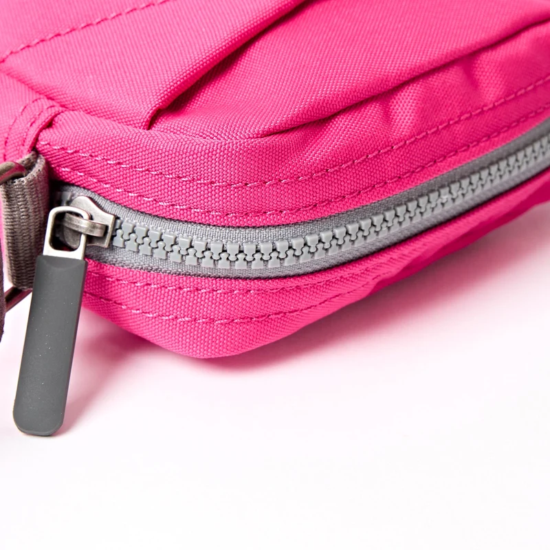 ROKA Bond Granita Red Recycling Canvas Tasche