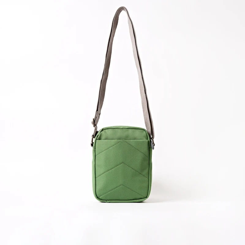 ROKA Bond Artischocken-Tasche aus recyceltem Canvas
