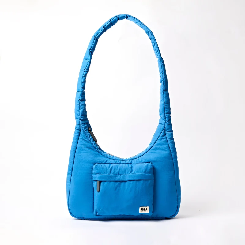 ROKA Belsize Malibu Blue Medium Tasche aus recyceltem Taslon
