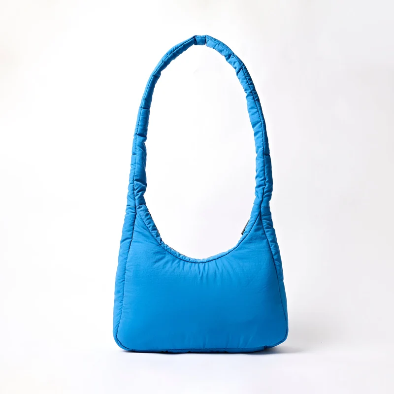 ROKA Belsize Malibu Blue Medium Tasche aus recyceltem Taslon