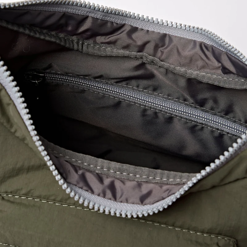 ROKA Belsize Moss Kleiner Beutel aus recyceltem Taslon