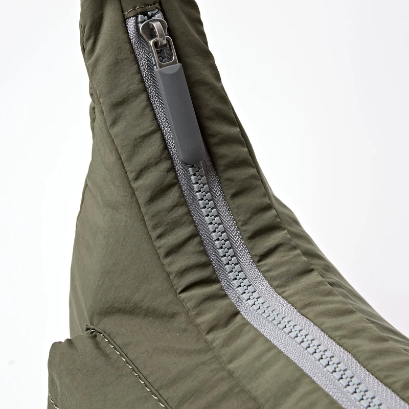 ROKA Belsize Moss Kleiner Beutel aus recyceltem Taslon