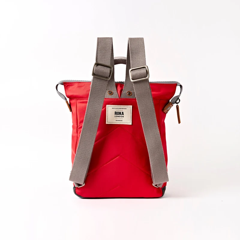ROKA Bantry B Scarlet Kleine Tasche aus recyceltem Nylon