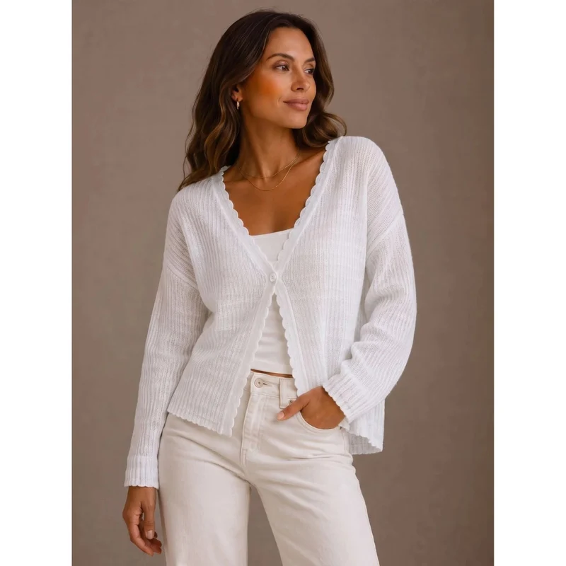 Saphira | Damen Strickjacke mit V Ausschnitt und Einem Knopf