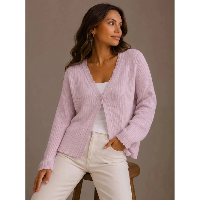 Saphira | Damen Strickjacke mit V Ausschnitt und Einem Knopf