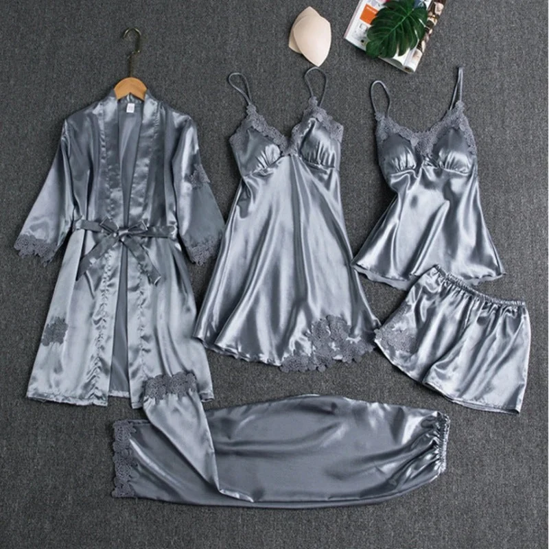 Skadi | Damen Pyjama Set mit Spitze und Morgenmantel