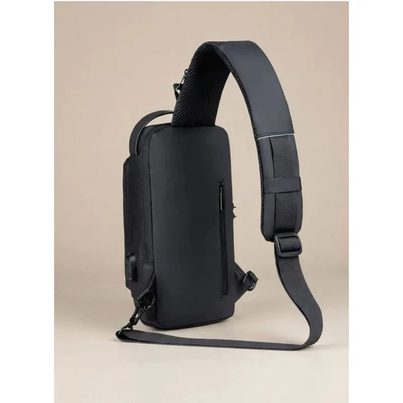 Kilian | Herren Schultertasche mit USB Anschluss und Zahlenschloss