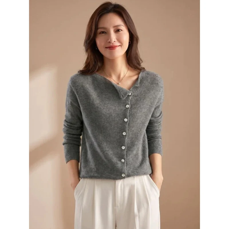 Philine | Damen Langarm Strickjacke mit V-Ausschnitt und Knöpfen