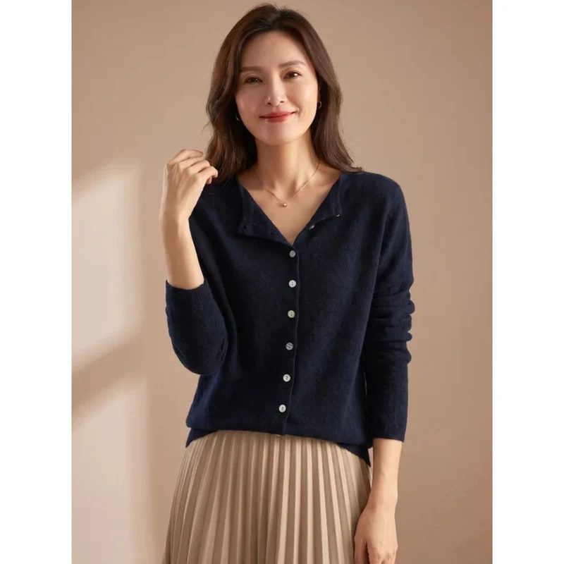 Philine | Damen Langarm Strickjacke mit V-Ausschnitt und Knöpfen