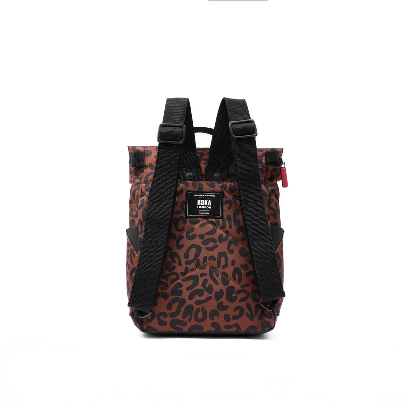 ROKA Canfield Kleine Tasche aus recyceltem Canvas mit Leopardenmuster