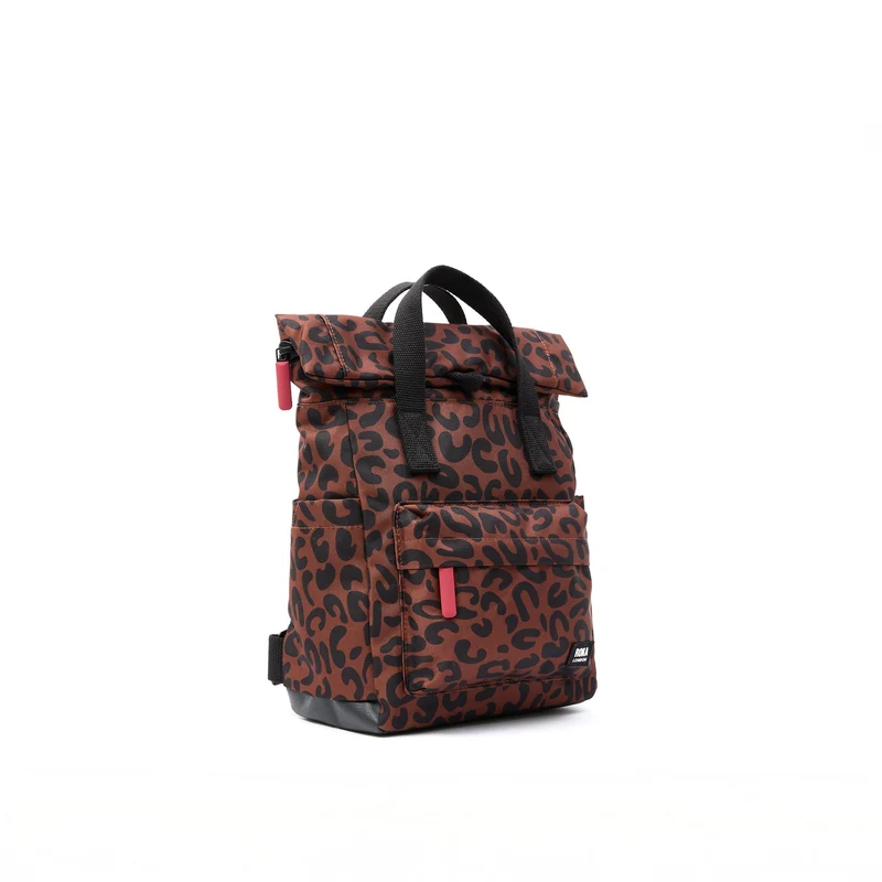 ROKA Canfield Kleine Tasche aus recyceltem Canvas mit Leopardenmuster