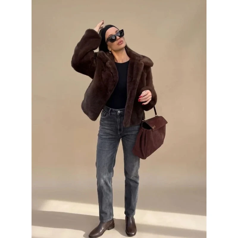 Jolene | Damen Brauner Kunstpelzmantel mit Kragen und Langarm