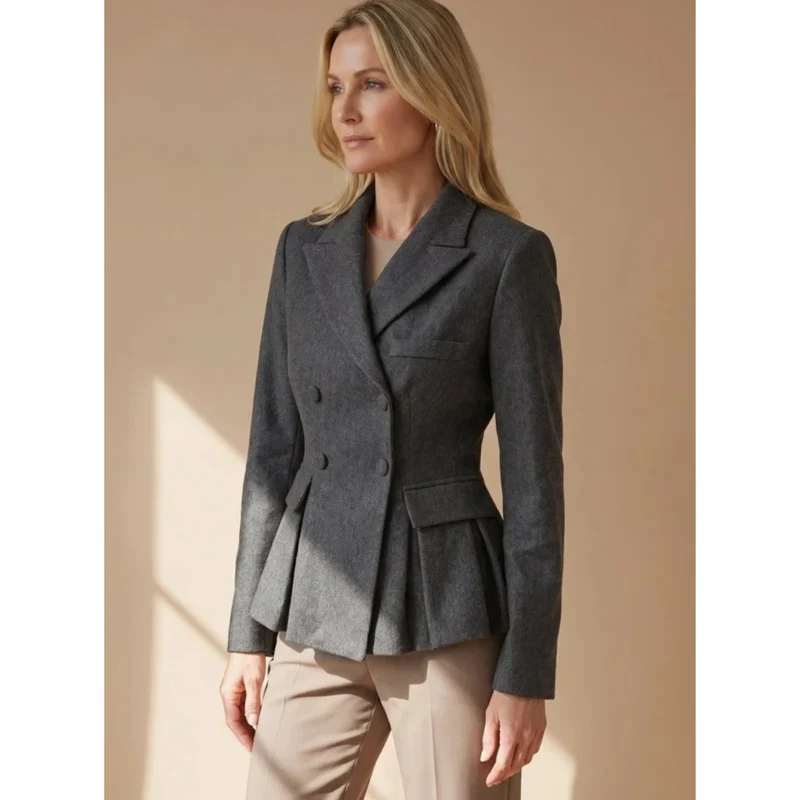 Henriette | Damen Blazer in Grau mit Kragen, Knöpfen und Schößchen