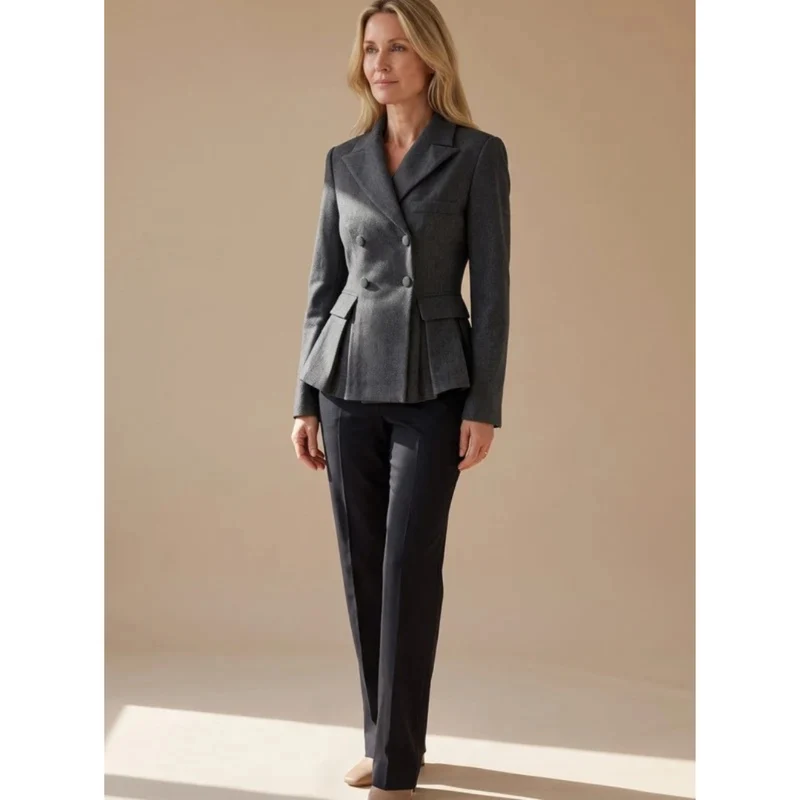 Henriette | Damen Blazer in Grau mit Kragen, Knöpfen und Schößchen