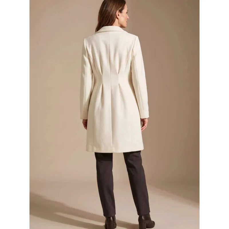 Evelina | Damen Weiße Winterjacke mit A Linien Schnitt und Langarm