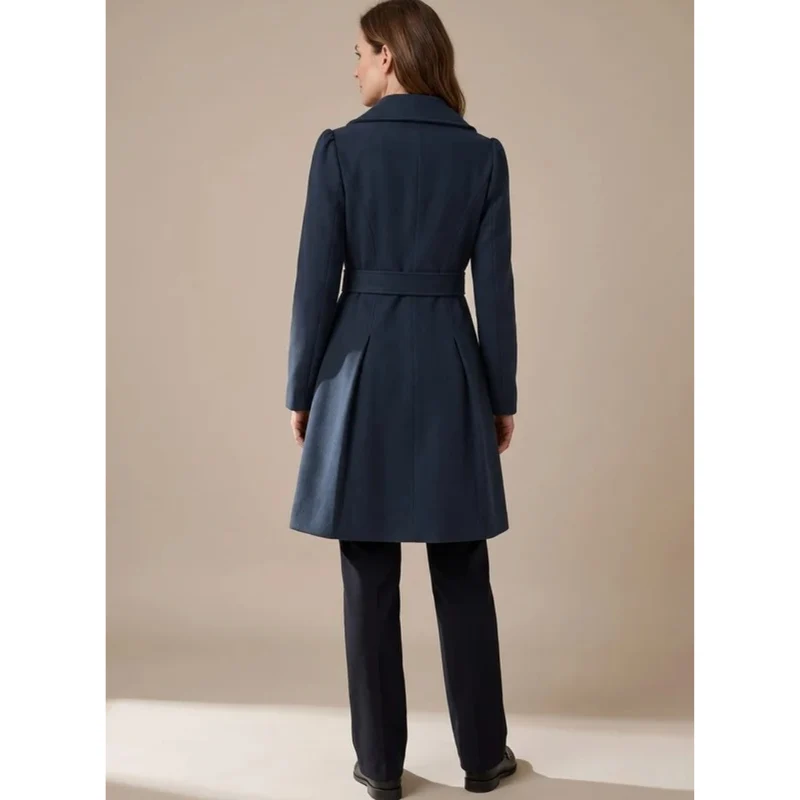 Bernadette | Damen Winterjacke mit Taillengürtel, Knöpfen und Reverskragen