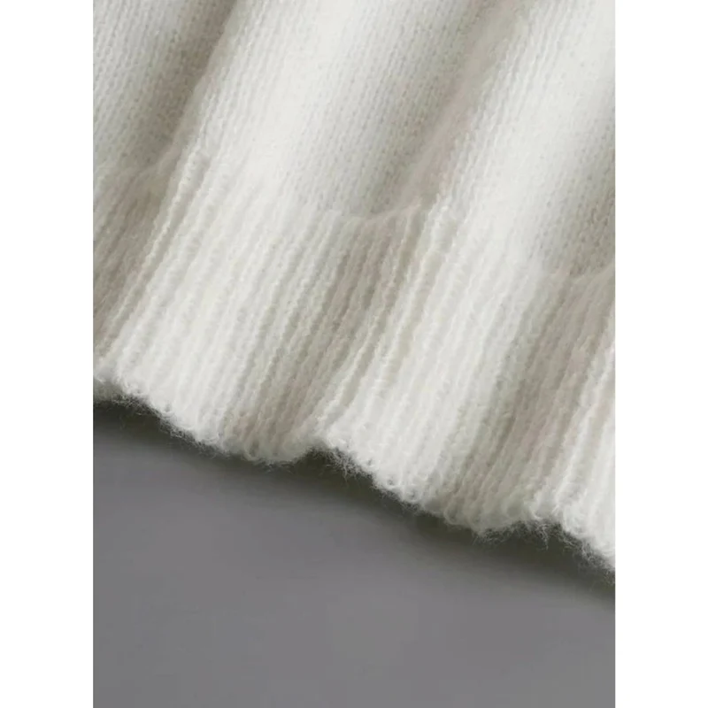 Roswitha | Damen Weiße Strickjacke mit Rüschen, V Ausschnitt und Knöpfen