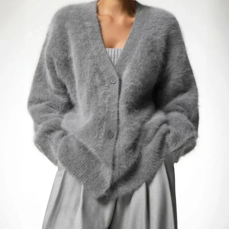 Alicia | Damen Flauschige Strickjacke mit V Ausschnitt und Knöpfen