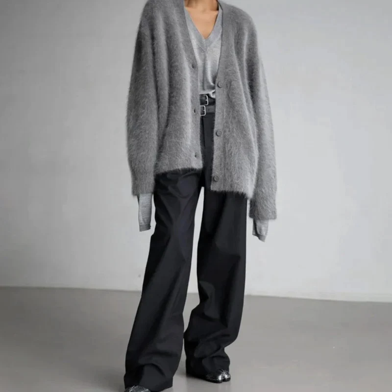 Alicia | Damen Flauschige Strickjacke mit V Ausschnitt und Knöpfen