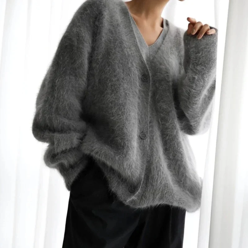 Alicia | Damen Flauschige Strickjacke mit V Ausschnitt und Knöpfen