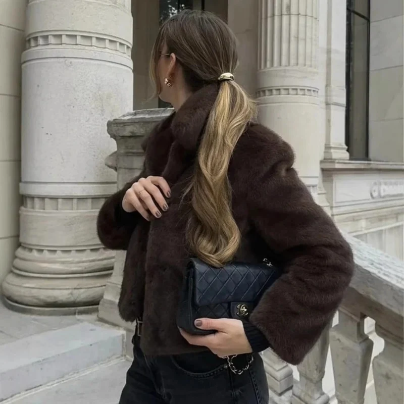 Beatrix | Damen Winterjacke Dunkelbraun mit Kunstpelz, Kurzes Design mit Besonderer Optik