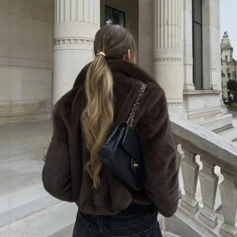 Beatrix | Damen Winterjacke Dunkelbraun mit Kunstpelz, Kurzes Design mit Besonderer Optik