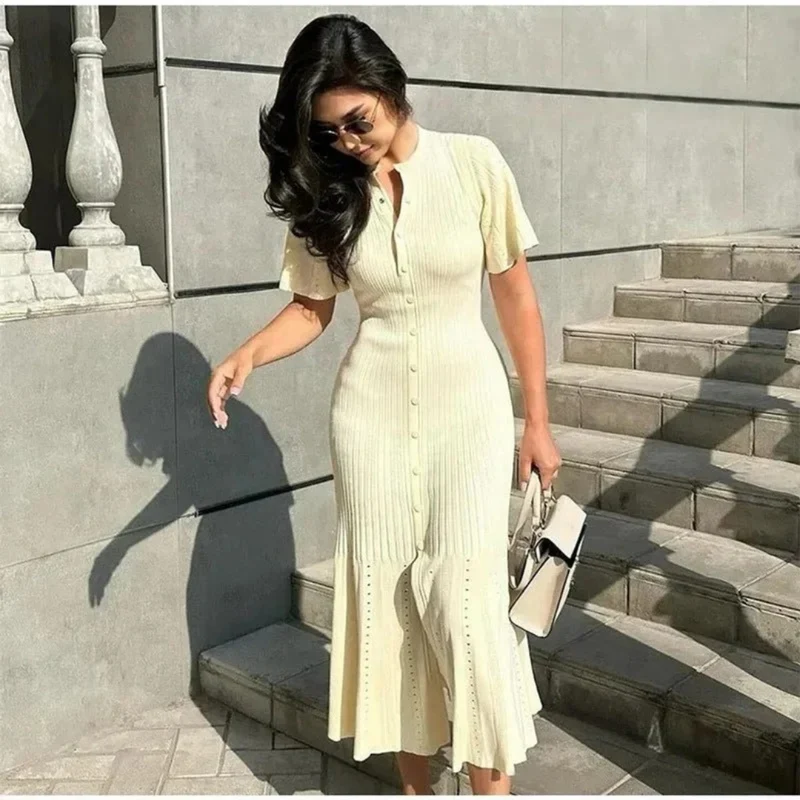 Adelina | Damen Strickkleid mit Maxi Länge, Knöpfen und Rippen Optik