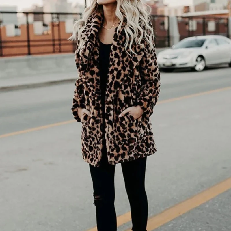 Gerlinde | Damen Winterjacke mit Leoparden Muster und Fell Detail