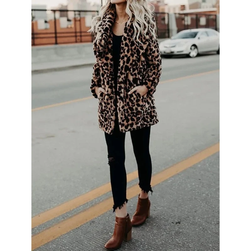 Gerlinde | Damen Winterjacke mit Leoparden Muster und Fell Detail