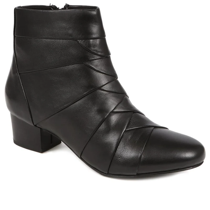 Everyday Leather Ankle Boots - MAGNU38003 / 324 540 - Black