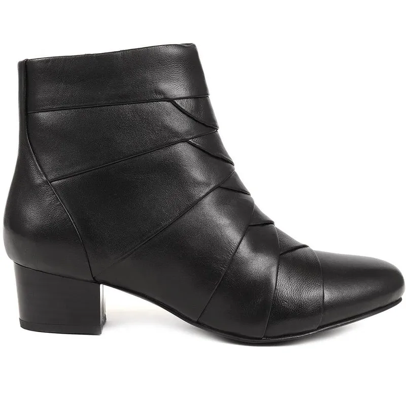 Everyday Leather Ankle Boots - MAGNU38003 / 324 540 - Black