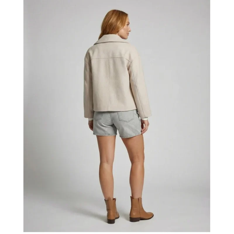 Laura | Damen Kurze Jacke mit Knöpfen