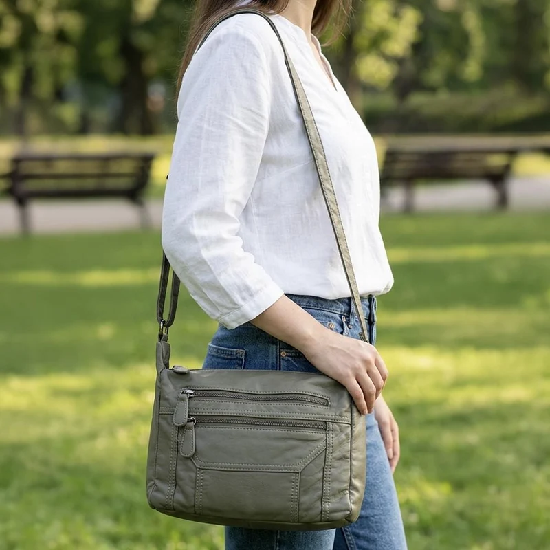 Zip-Close Shoulder Bag - WAHT40007 / 325 839 - Olive