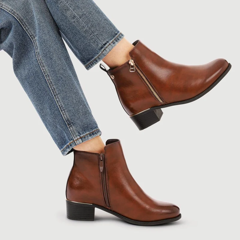 Wide Fit Smart Zip Up Ankle Boots - WOIL42015 / 328 132 - Tan