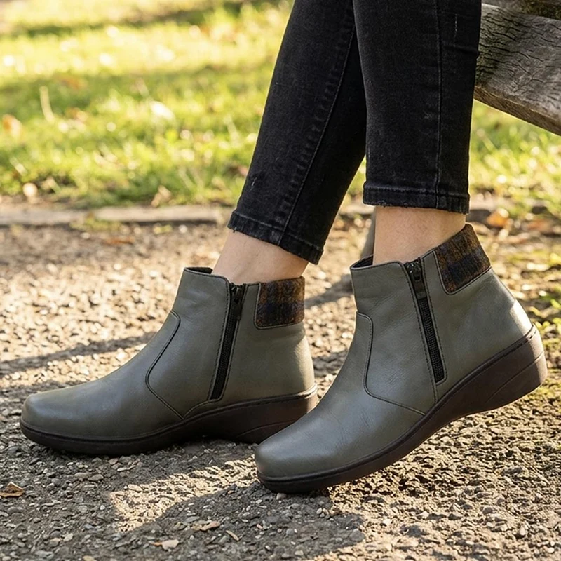 Wide-Fit Leather Lightweight Ankle Boots - LUCK42000 / 328 506 - Khaki