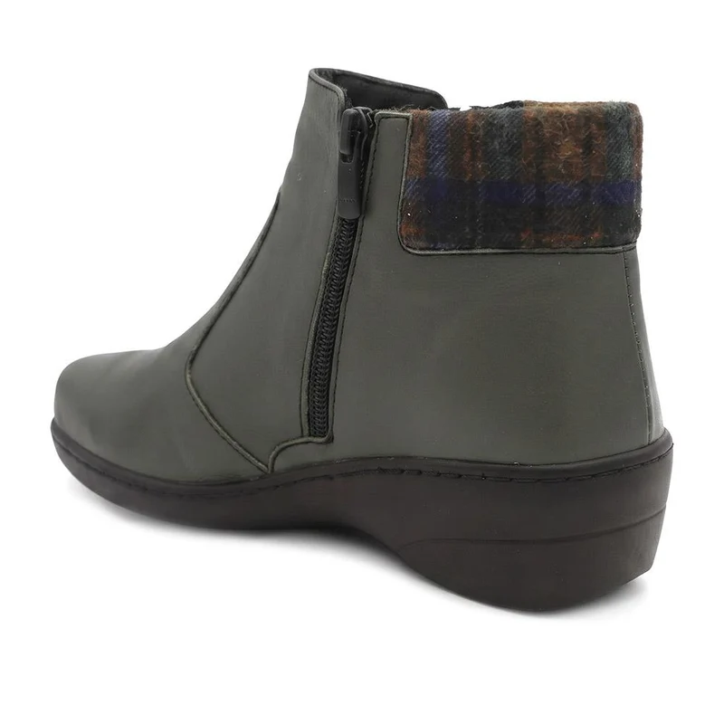 Wide-Fit Leather Lightweight Ankle Boots - LUCK42000 / 328 506 - Khaki