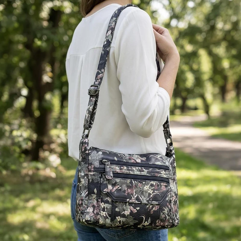 Zip-Close Shoulder Bag - WAHT40007 / 325 839 - Black Floral
